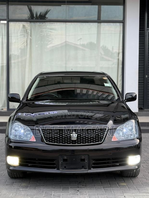 Toyota Crown Royale 2005 Black