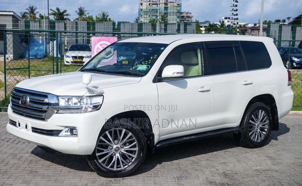 Toyota Land Cruiser 4.6 V8 AX 2016 White