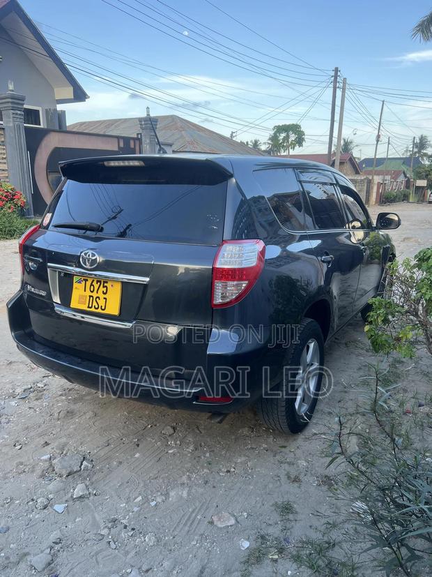 Toyota Vanguard 2010 Gray