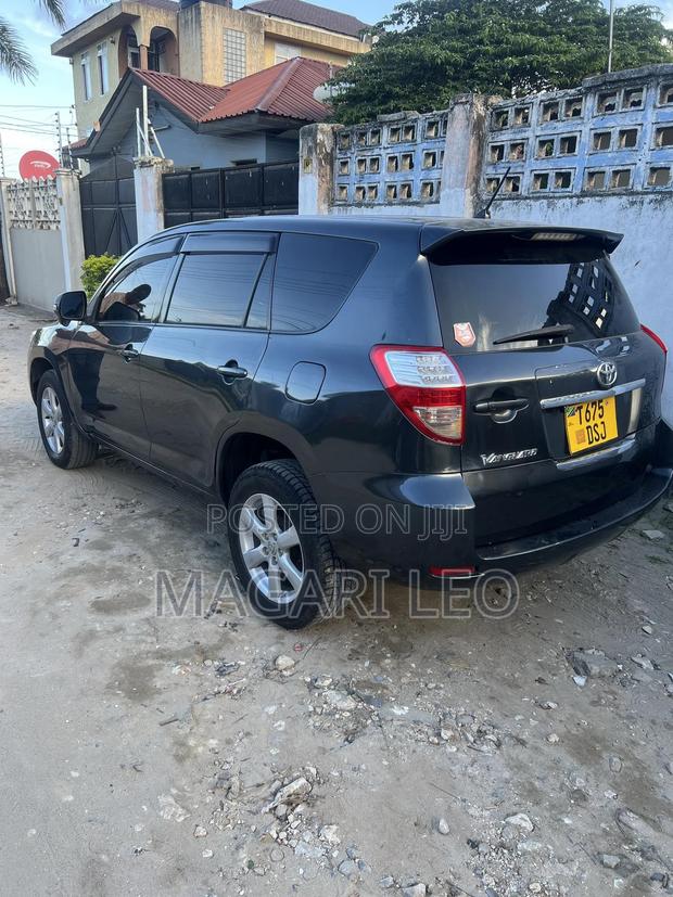 Toyota Vanguard 2010 Gray