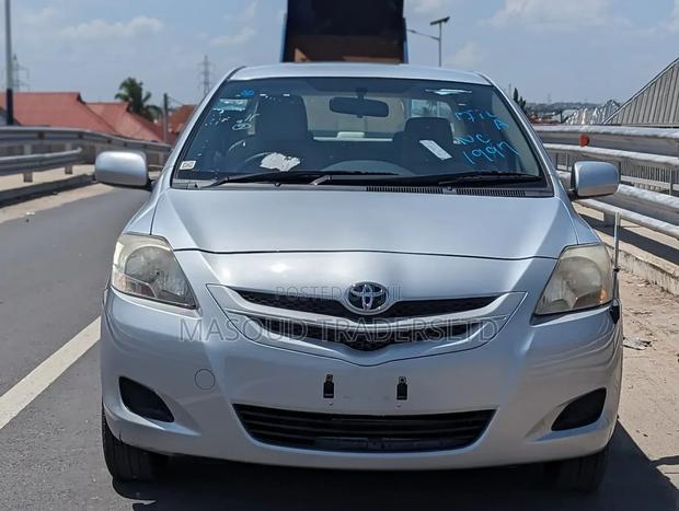Toyota Belta 2006 Silver