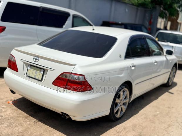 Toyota Crown Royale 2005 White