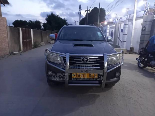 Toyota Hilux 3.0 D-4D 4x4 2012 Black
