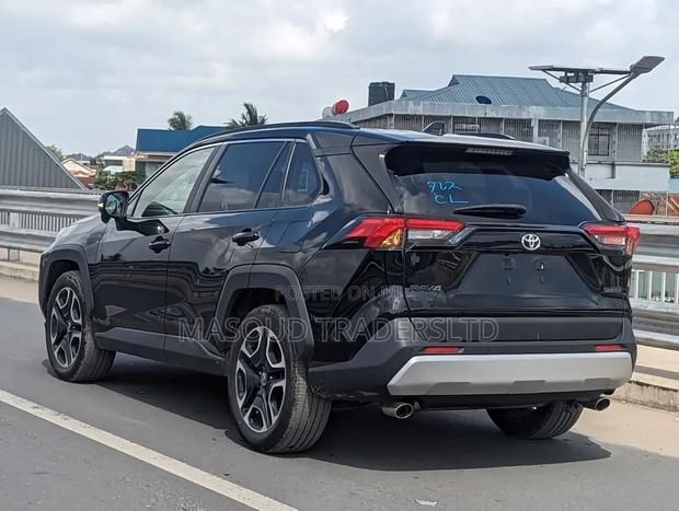 Toyota RAV4 Adventure 2022 Black