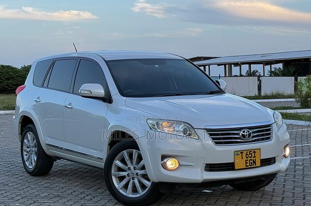 Toyota Vanguard 2012 White