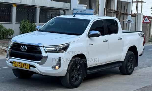 Toyota Hilux Revo Double Cab Deisel 2.8 AWD 2021 White