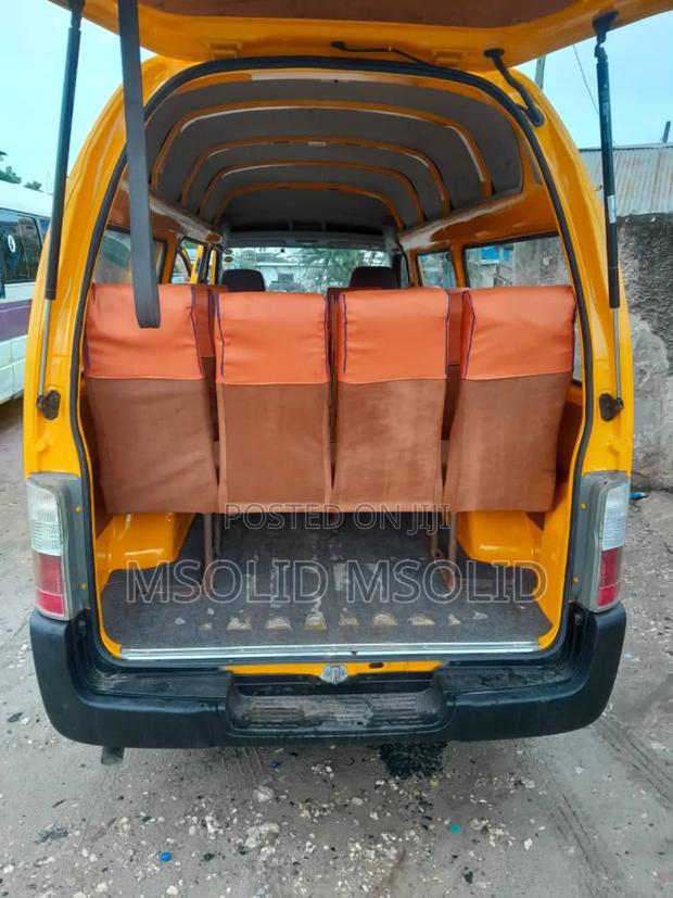 Nissan Caravan 2005 Yellow