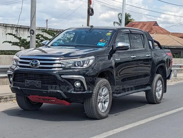 Toyota Hilux SR 4x4 2019 Black