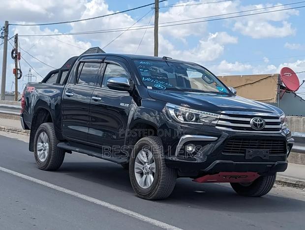 Toyota Hilux SR 4x4 2019 Black