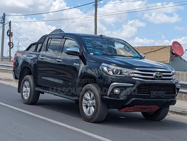 Toyota Hilux SR 4x4 2019 Black