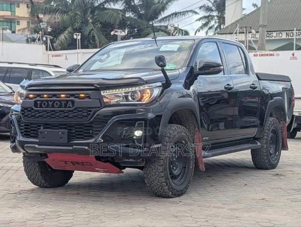 Toyota Hilux Rogue 4x4 2019 Black