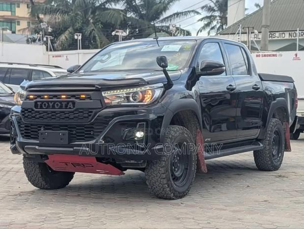 Toyota Hilux Rogue 4x4 2019 Black