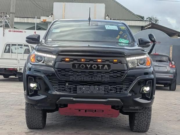 Toyota Hilux Rogue 4x4 2019 Black