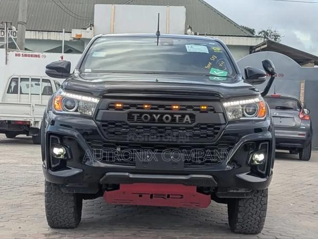 Toyota Hilux Rogue 4x4 2019 Black