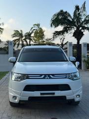 Mitsubishi Outlander 2013 White for sale
