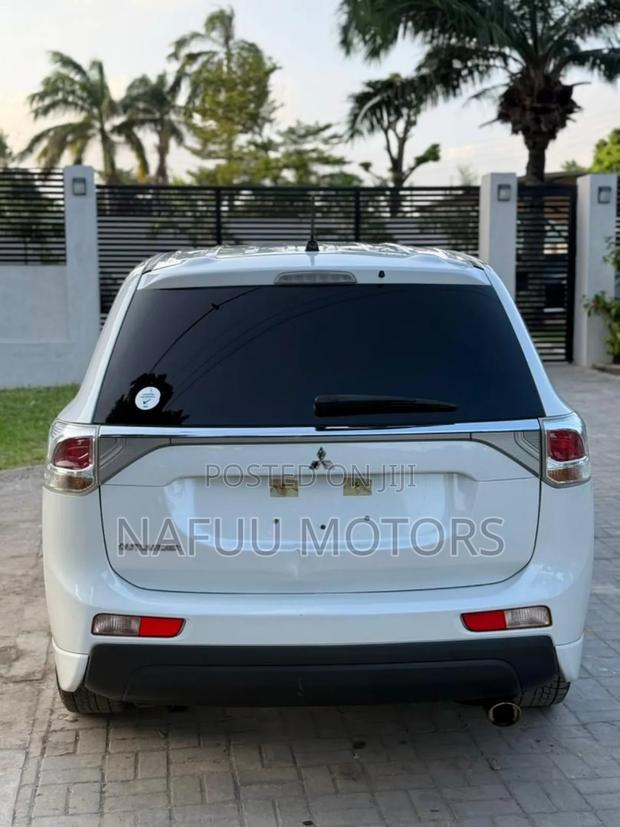 Mitsubishi Outlander 2013 White