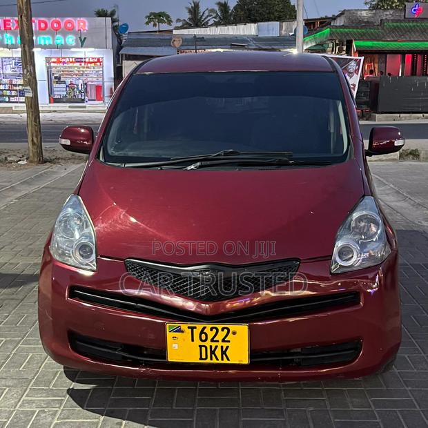 Toyota Ractis 1.3 FWD 2007 Red