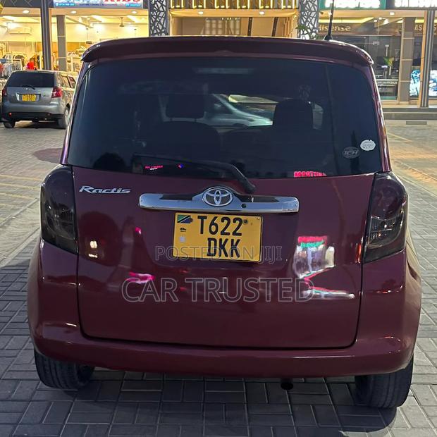 Toyota Ractis 1.3 FWD 2007 Red