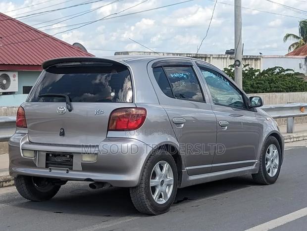 Toyota Vitz 1.3 AWD 5dr 2001 Gray