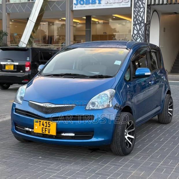 Toyota Ractis 1.3 FWD 2009 Blue