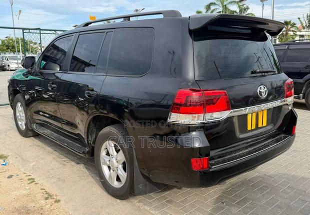 Toyota Land Cruiser 4.6 V8 GX 2010 Black