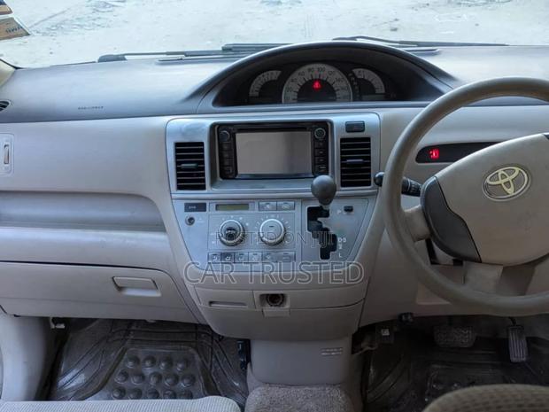 Toyota Raum 1.5 AWD 2005 Beige
