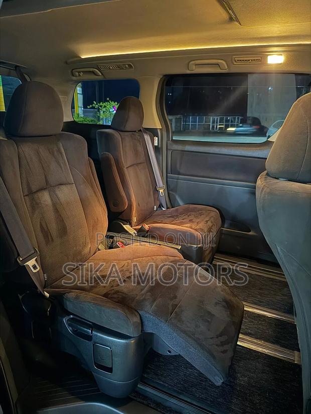 Toyota Vellfire 2010 Black