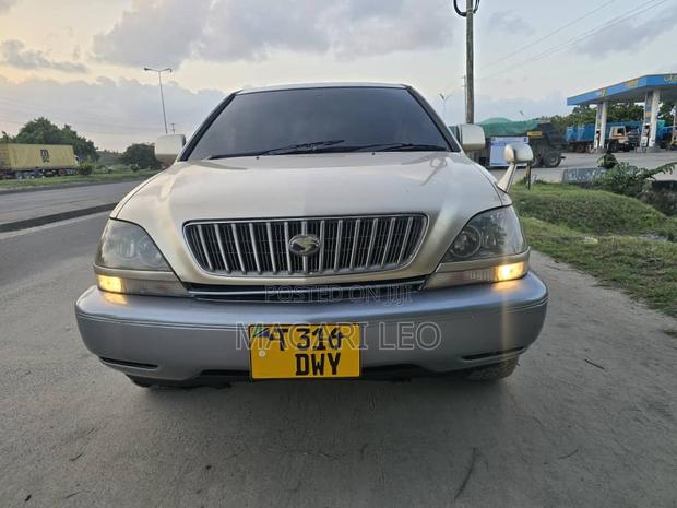 Toyota Harrier 2002 Beige