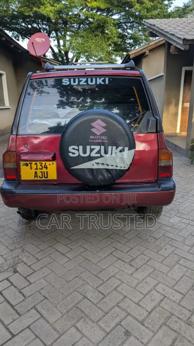Suzuki Escudo 2000 Maroon