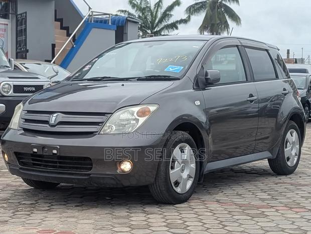 Toyota IST 2004 Gray