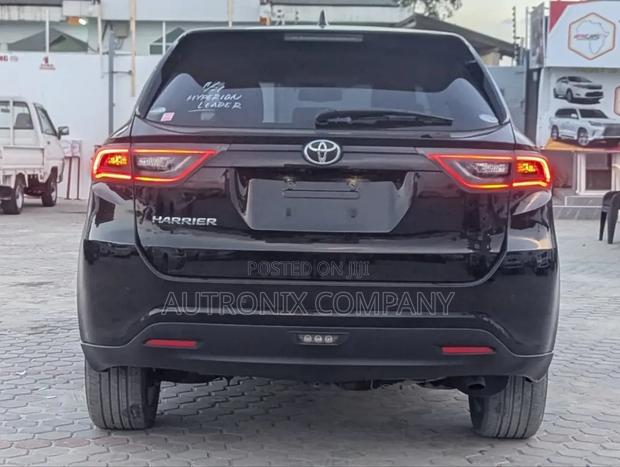 Toyota Harrier 2.0 4WD 2015 Black