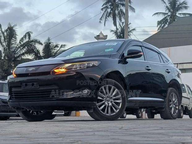 Toyota Harrier 2.0 4WD 2015 Black