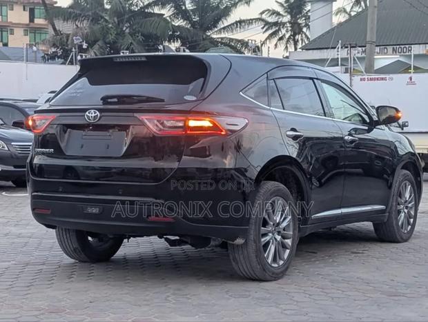 Toyota Harrier 2.0 4WD 2015 Black