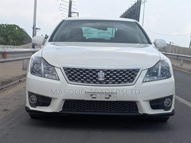 Toyota Crown 2010 White