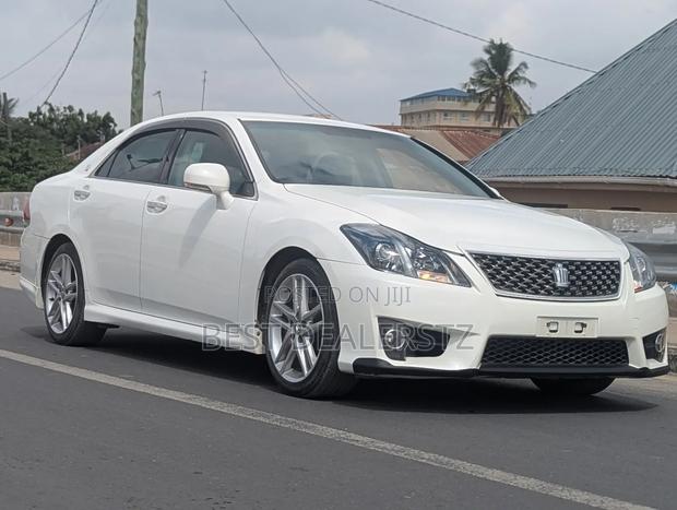 Toyota Crown 2010 White
