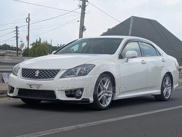 Toyota Crown 2010 White