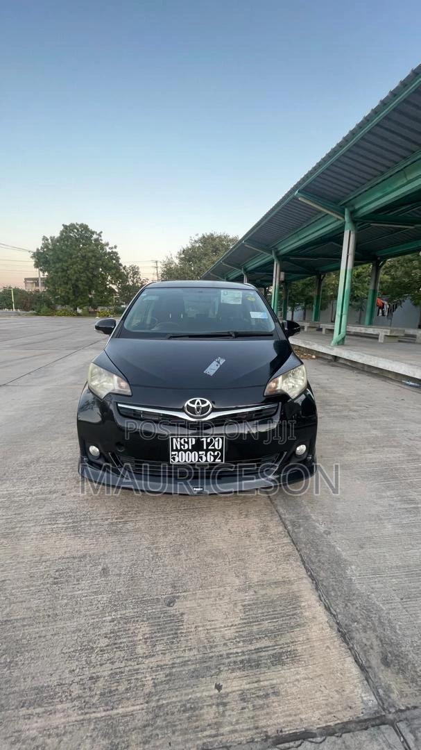 Toyota Ractis 1.3 FWD 2012 Black