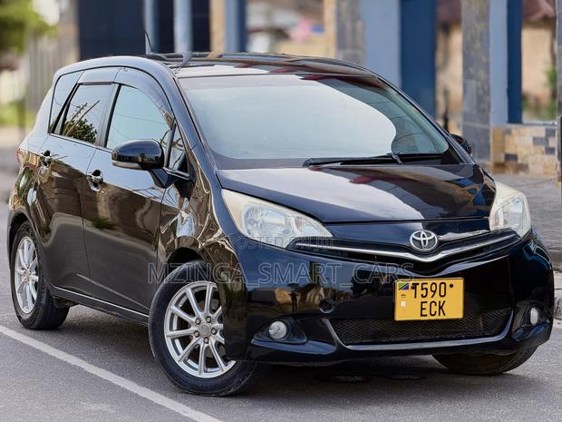 Toyota Ractis 2012 Black