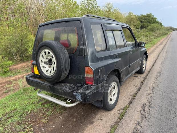 Suzuki Escudo 1998 Black