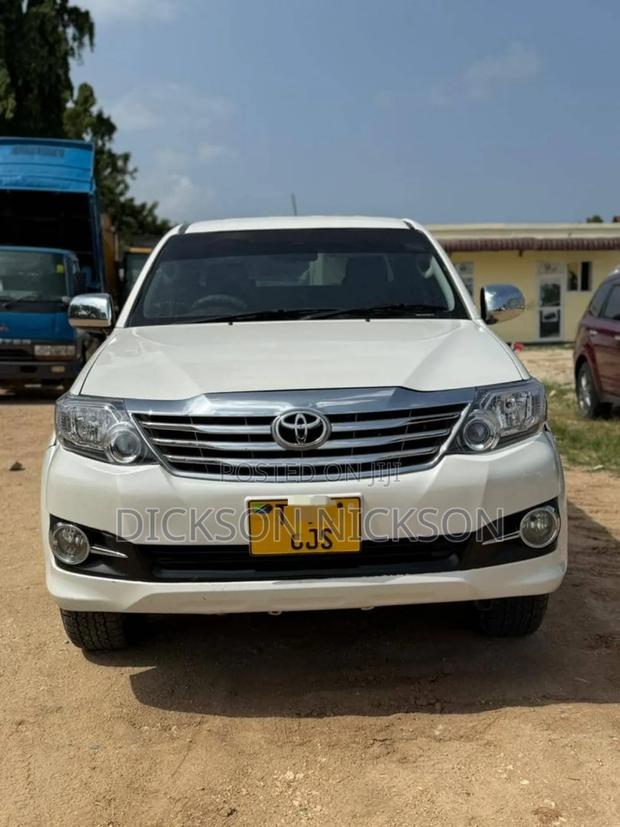 Toyota Hilux 2010 White
