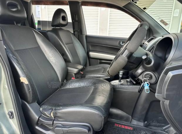 Nissan X-Trail 2010 Gray