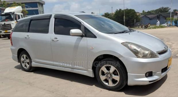 Toyota Wish 2004 Silver