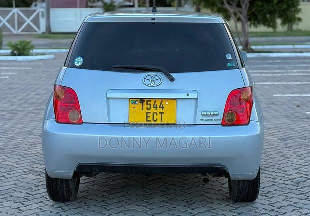 Toyota IST 2004 Silver