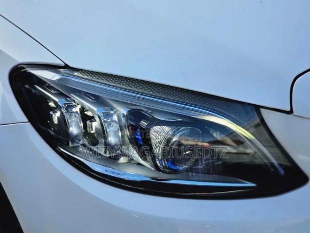 Mercedes-Benz C220 2019 Off white