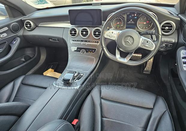 Mercedes-Benz C220 2019 Off white