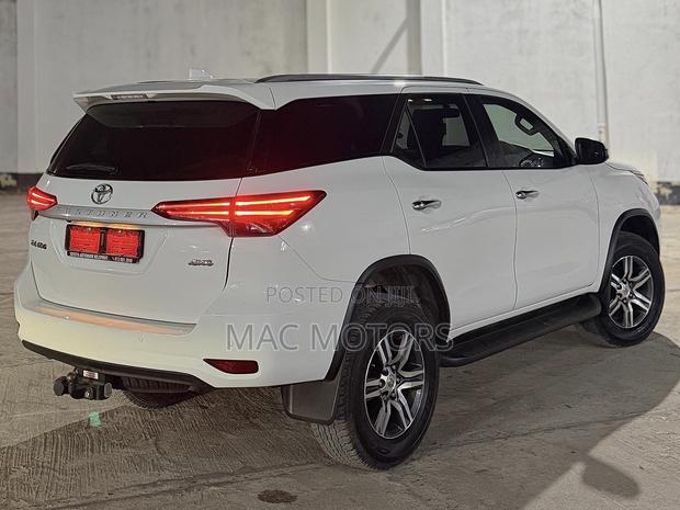 Toyota Fortuner 2.4 D AWD 2021 White