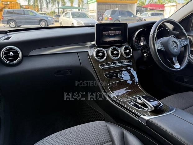 Mercedes-Benz C200 2015 Brown