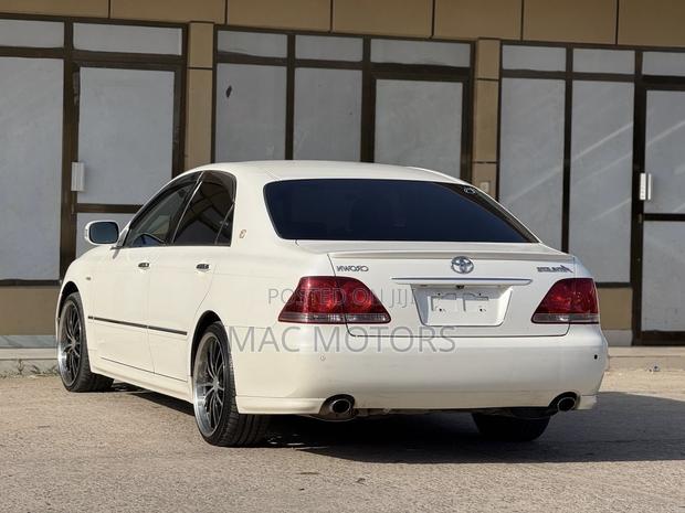 Toyota Crown Royale 2005 White