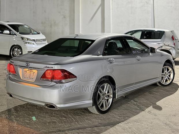 Toyota Crown 2010 Silver