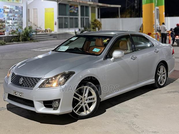 Toyota Crown 2010 Silver